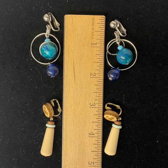 Vintage Fashion Clip dangle Earrings 2 Pair - Picture 3 of 5